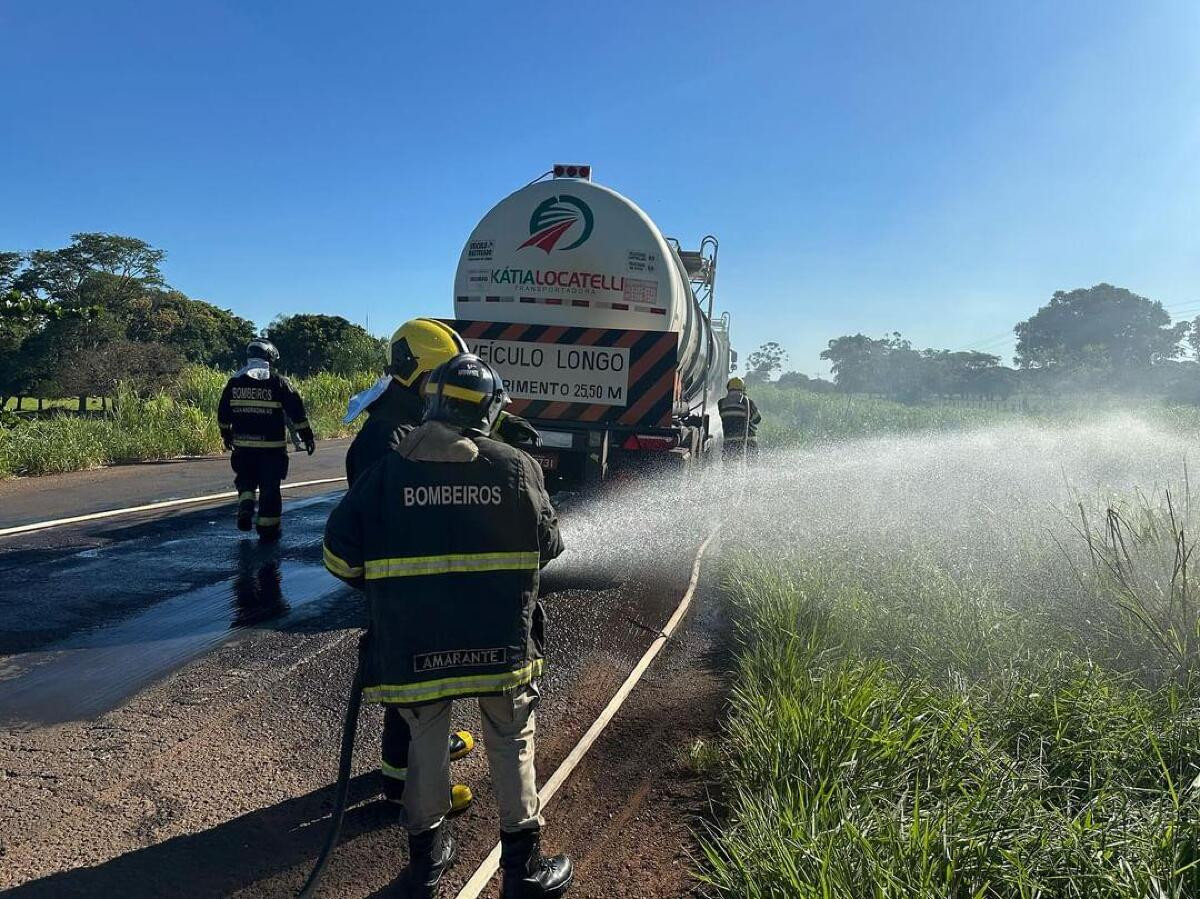 Carreta da Katia Locatelli carregada com etanol quase explode em Nova Andradina