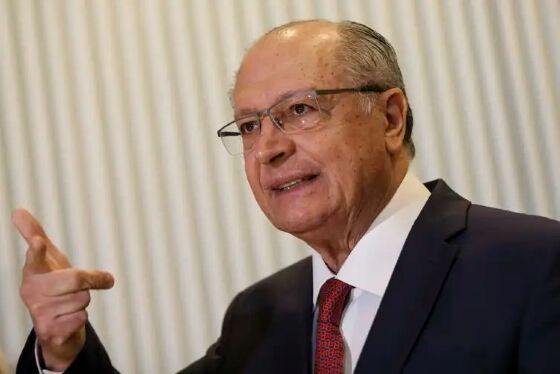 Balan&ccedil;a comercial tem super&aacute;vit recorde de US$ 98,838 bi em 2023