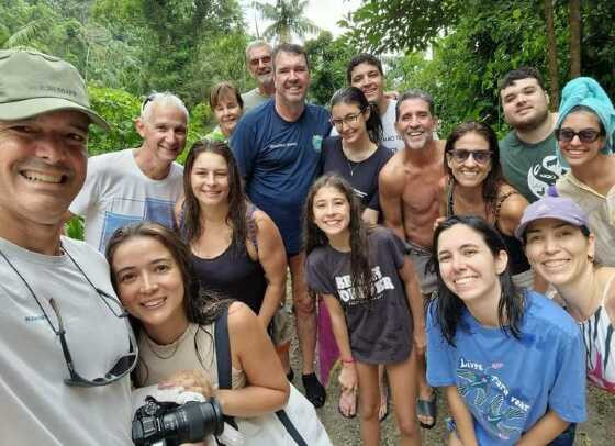 Governador divulga foto das férias para anunciar a volta