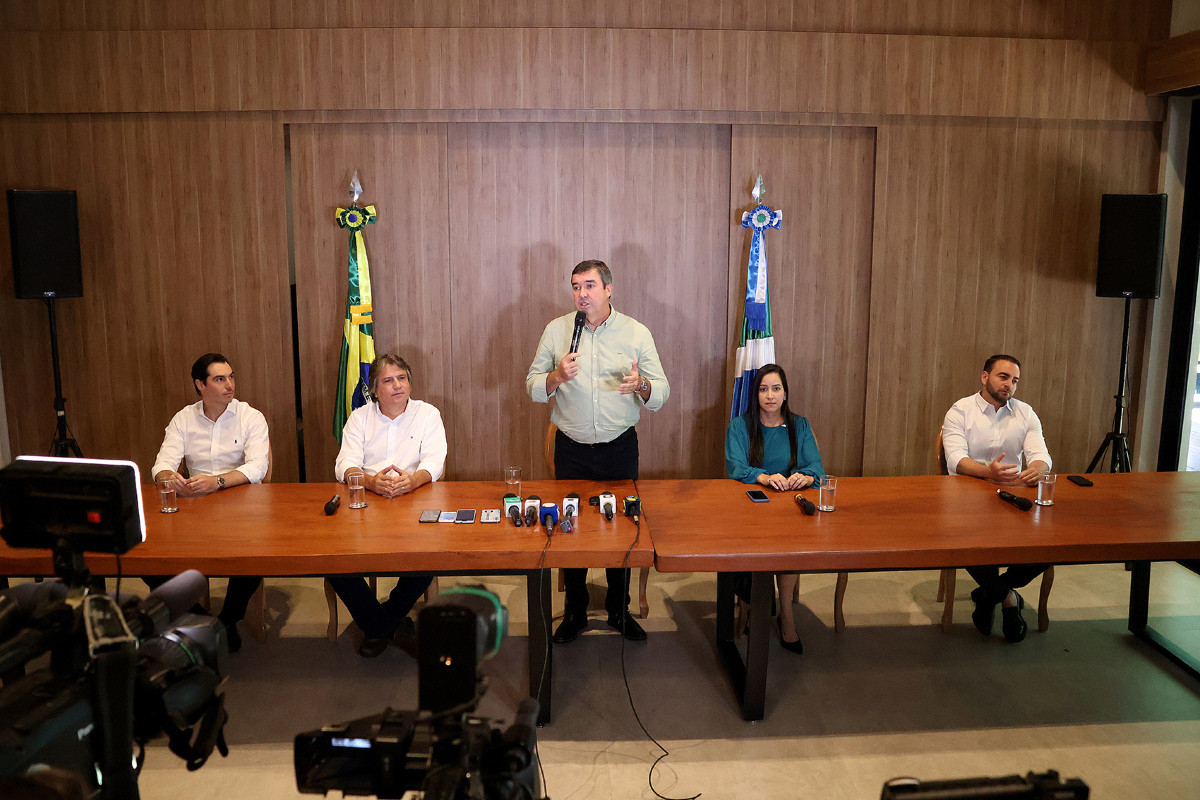 Governador Eduardo Riedel anuncia novos integrantes do Governo