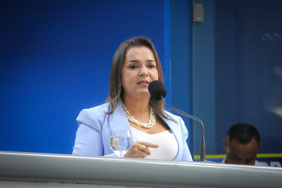Adriane Lopes