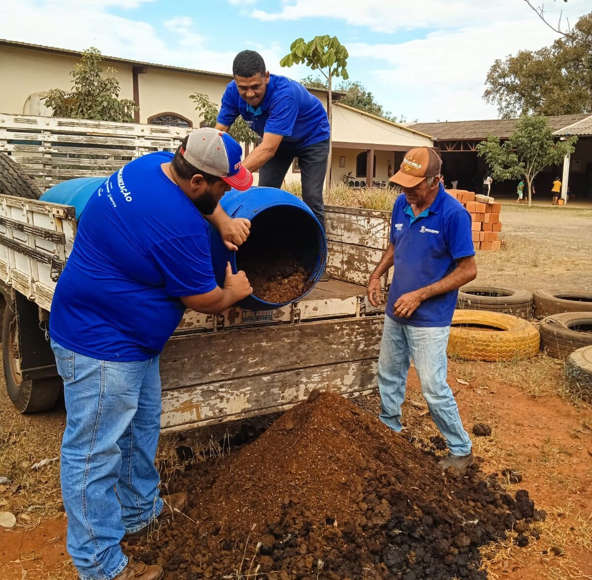 Produtores rurais da agricultura familiar recebem mais de 600 toneladas de adubos