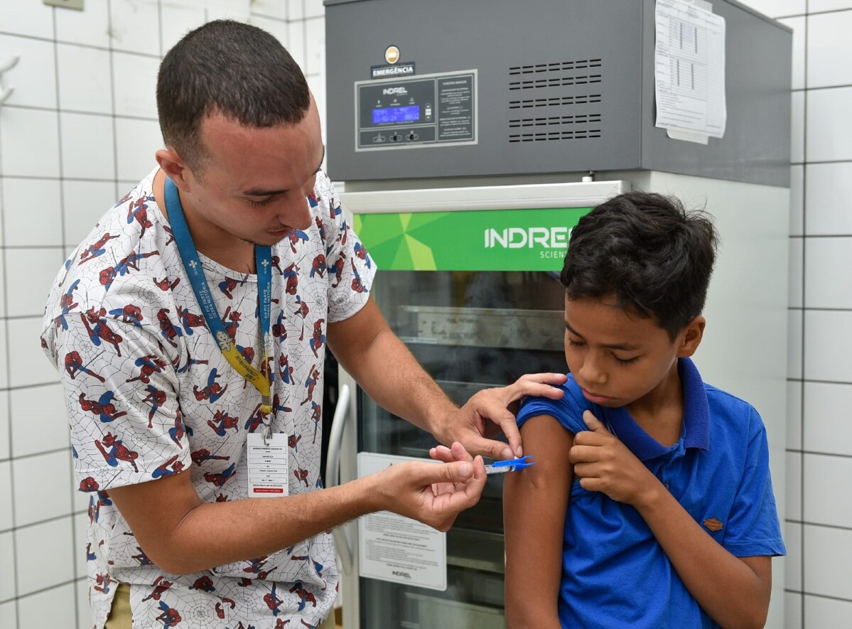 Dois shoppings abrem para vacinação contra a dengue