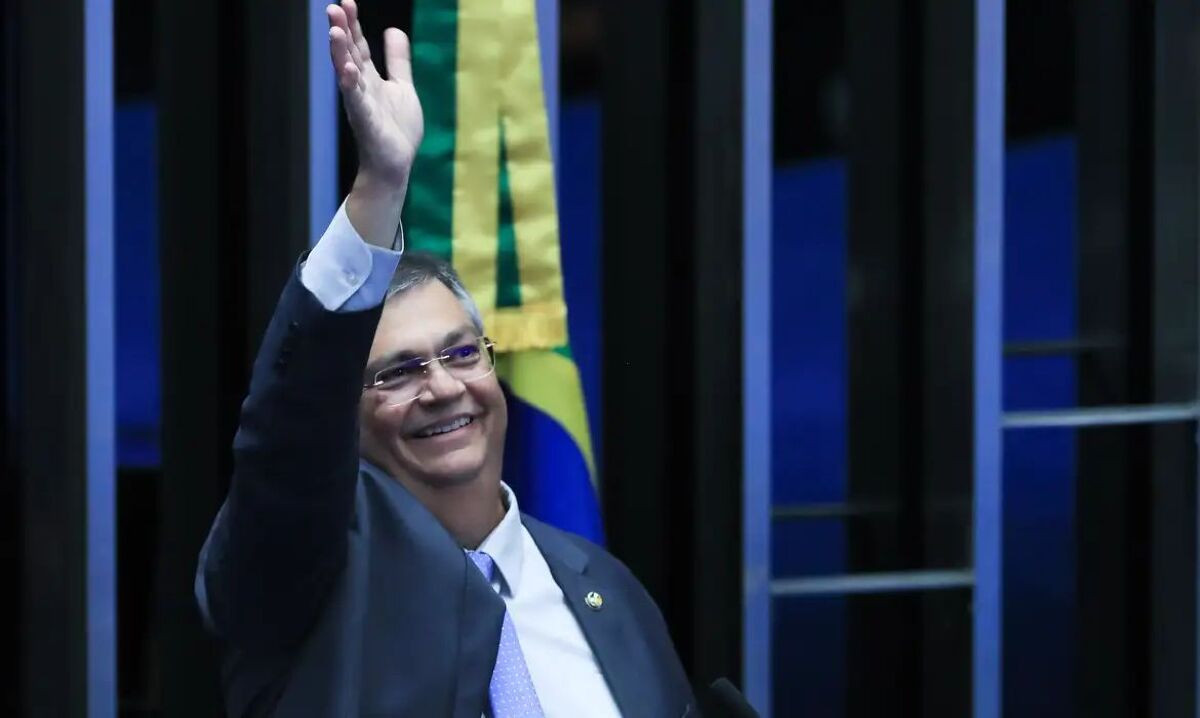 Em despedida do Senado, Dino diz que agir&aacute; pela harmonia dos poderes