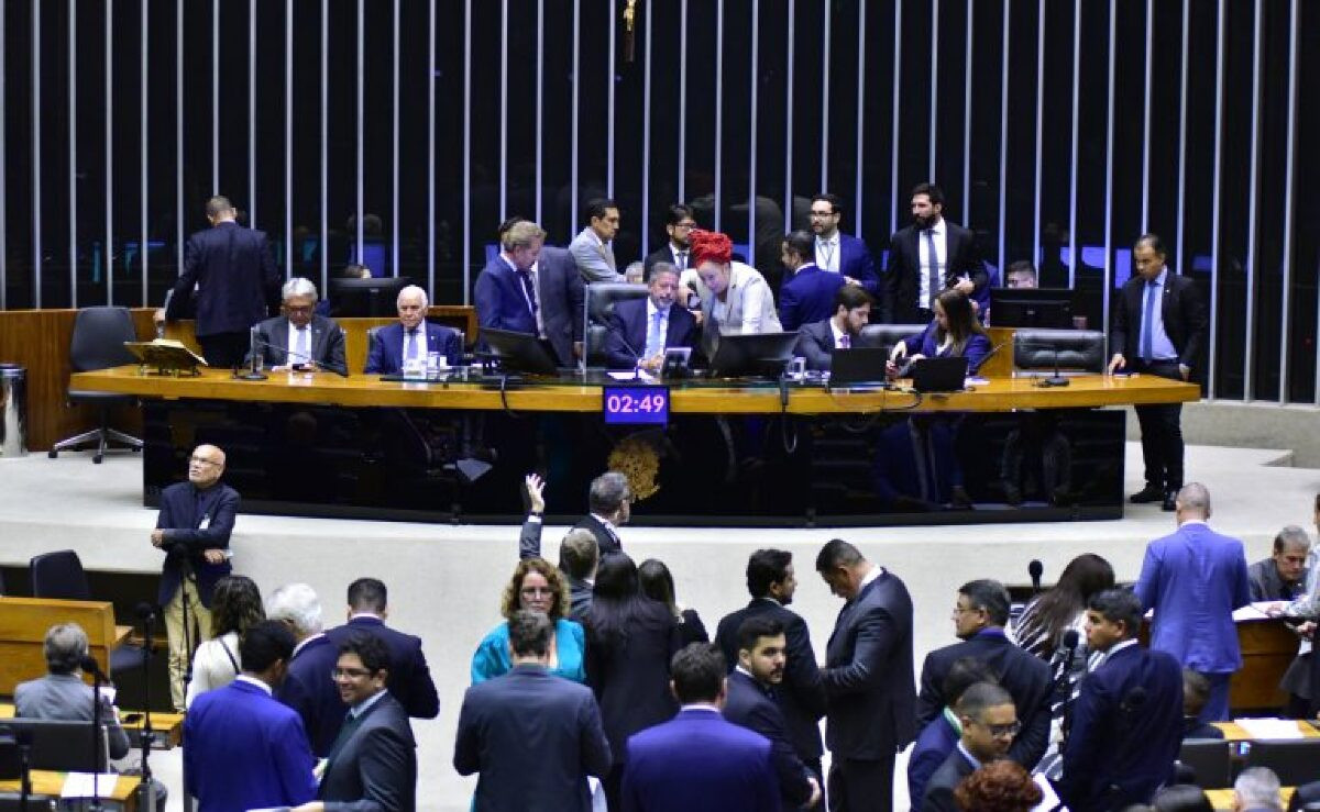 Em meio às críticas à fala de Lula, deputados de oposição anunciam pedido de impeachment do presidente por suas declarações