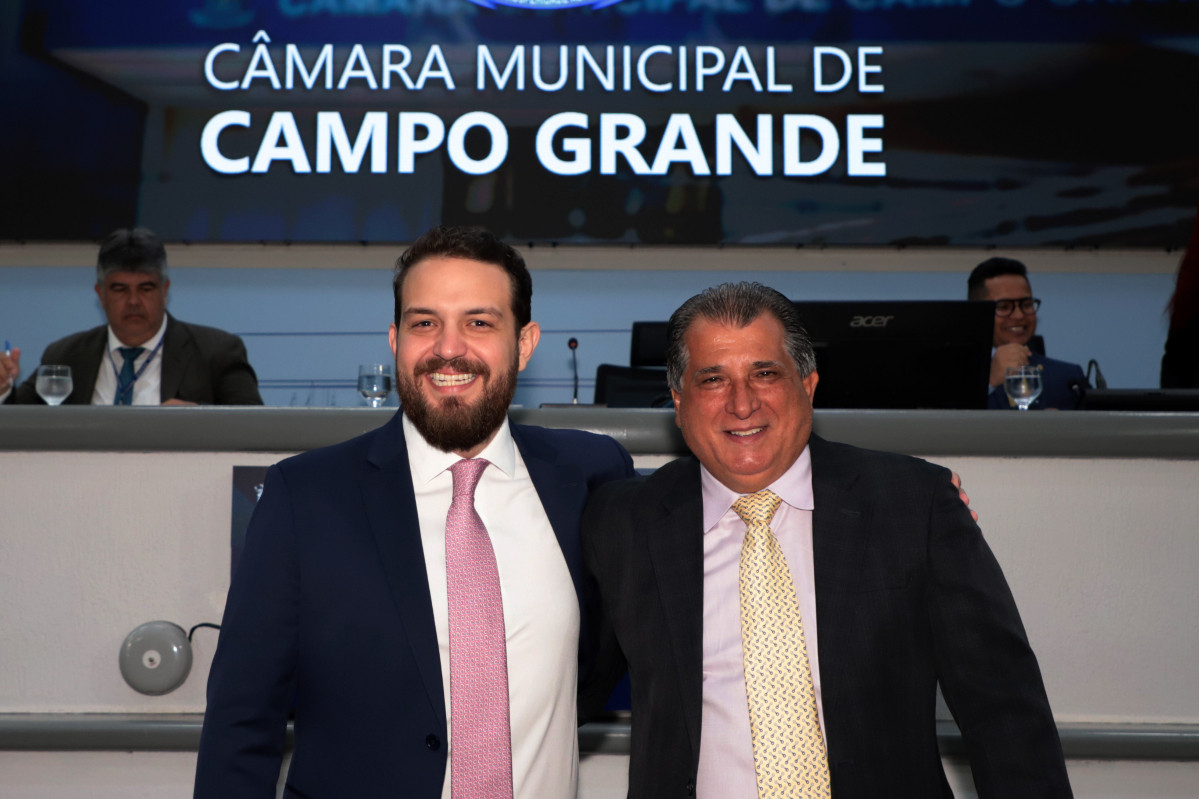 Claudinho Serra foi empossado em definitivo como vereador