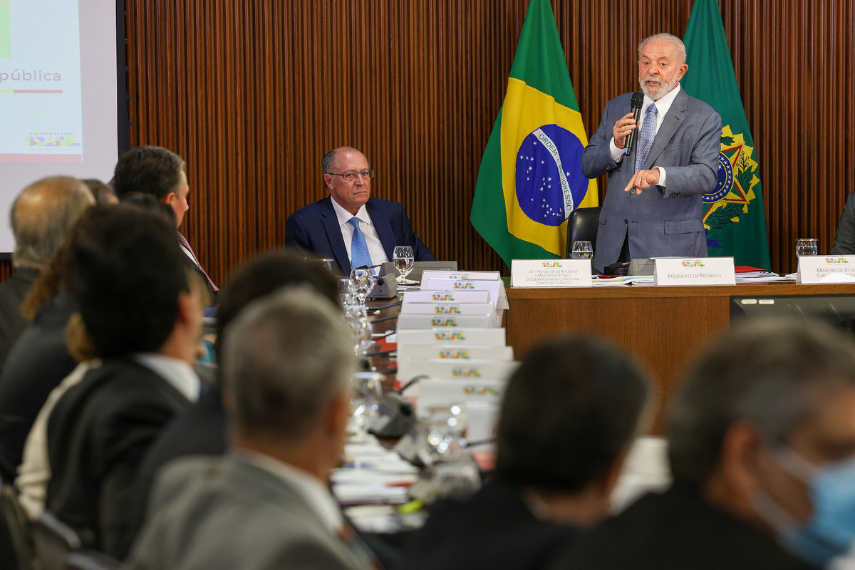 “Falta muito para se fazer”, diz Lula ao abrir reunião ministerial