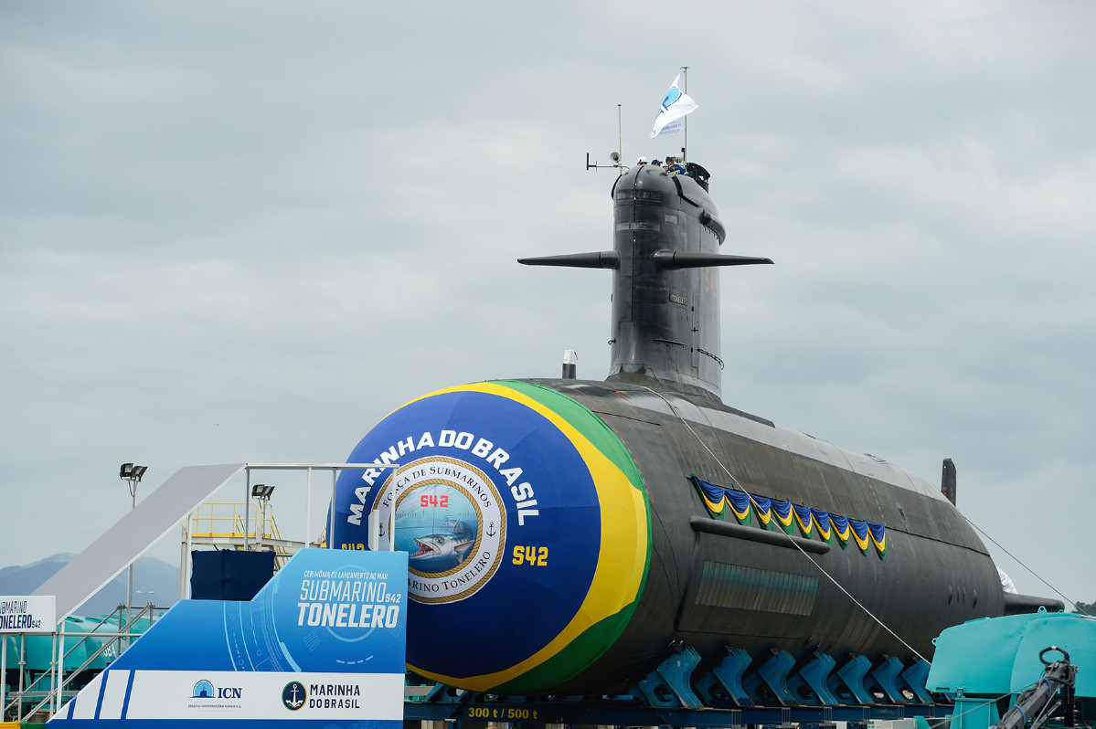 Lula e Macron lançam 3º submarino de parceria entre Brasil e França