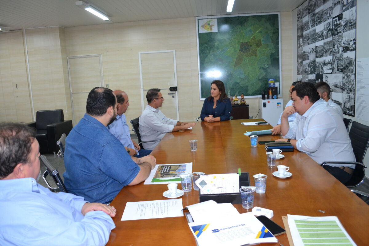 Acrissul convite a Prefeita Adriane Lopes