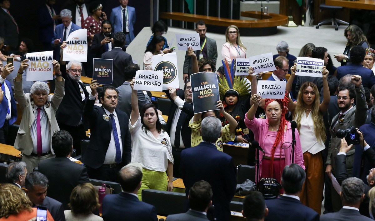 Deputados votam e Chiquinho Brazão vai continuar preso
