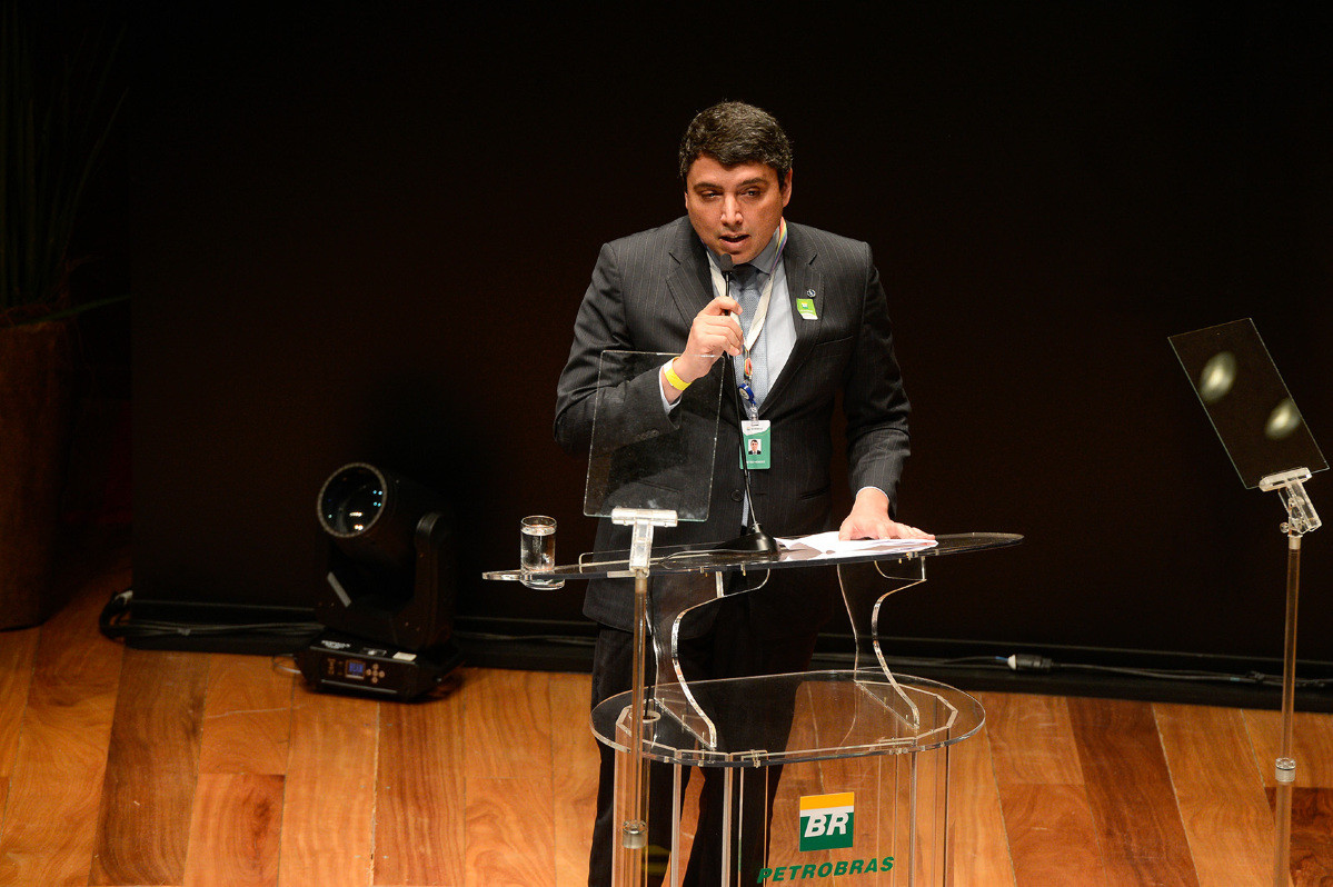 Justiça afasta presidente do Conselho da Petrobras do cargo