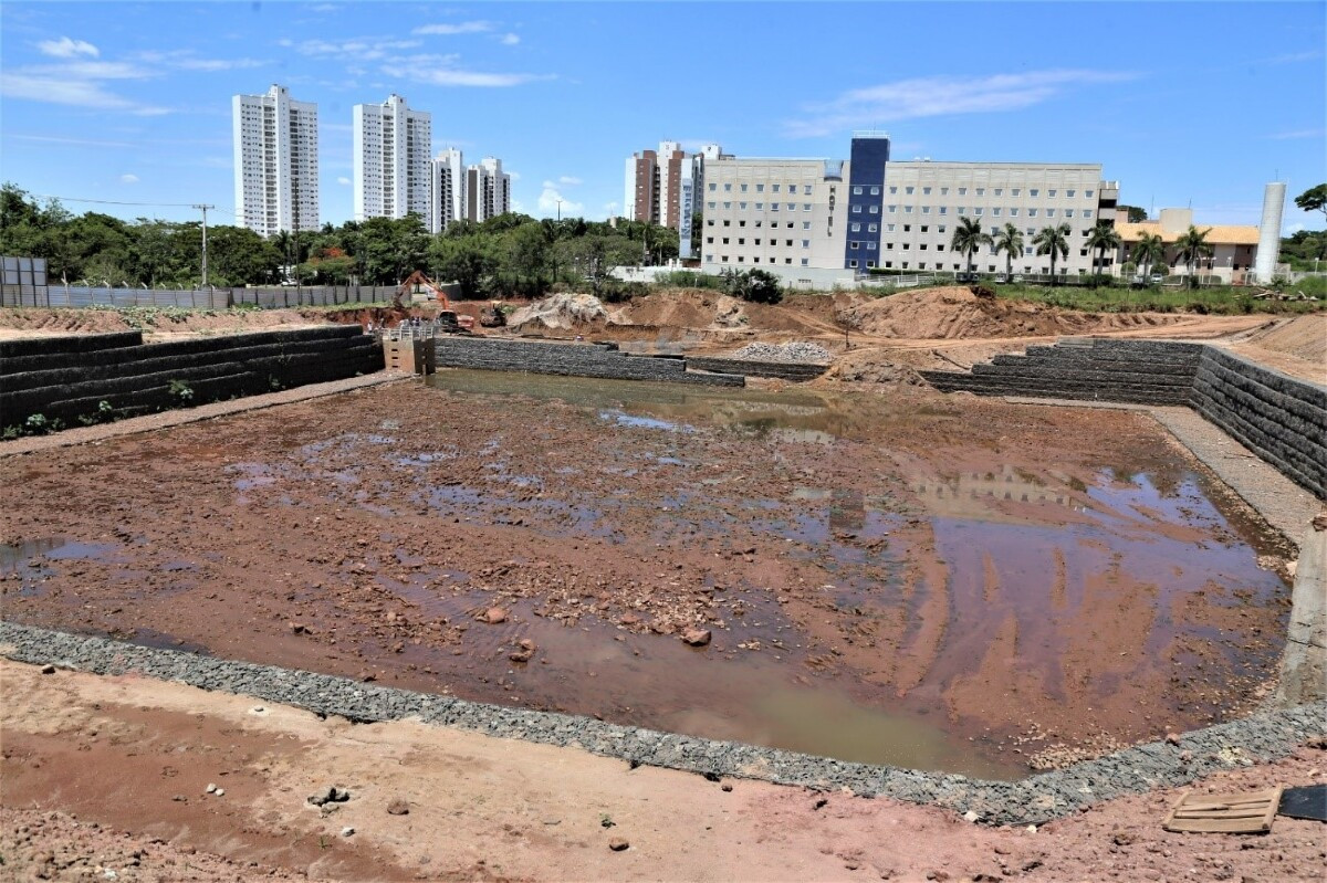Obras de drenagem estão sendo realizadas para acabar com alagamentos em Campo Grande