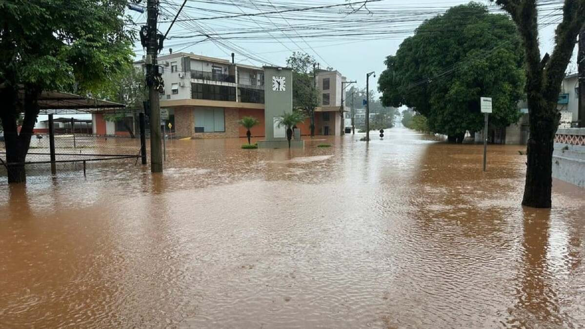 Governador do RS alerta para “maior desastre da história” do estado