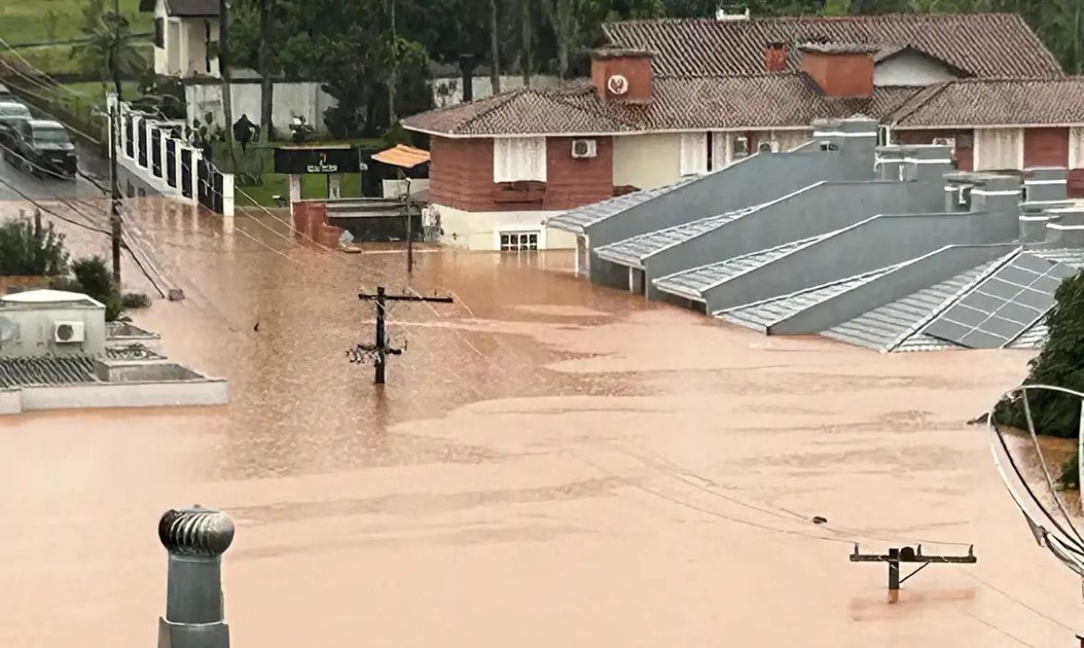 Sobe para 83 n&uacute;mero de mortes no Rio Grande do Sul pelas fortes chuvas