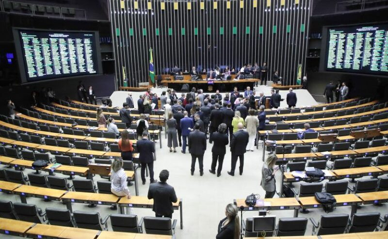 Parlamentares aprovam créditos no Orçamento da União de 2024