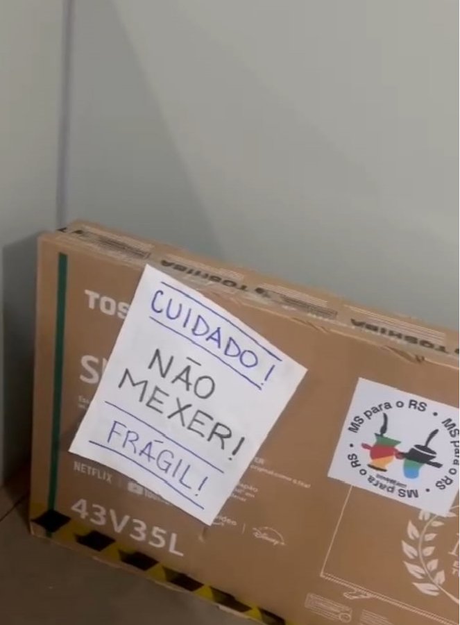 Voluntários pelo RS rifam TV Smart para comprar alimentos e ajudar desabrigados