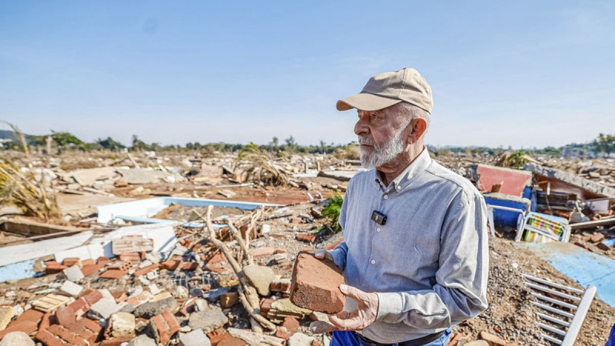 &ldquo;N&oacute;s vamos estar junto de voc&ecirc;s nessa luta&rdquo;, diz Lula a moradores de cidades ga&uacute;chas