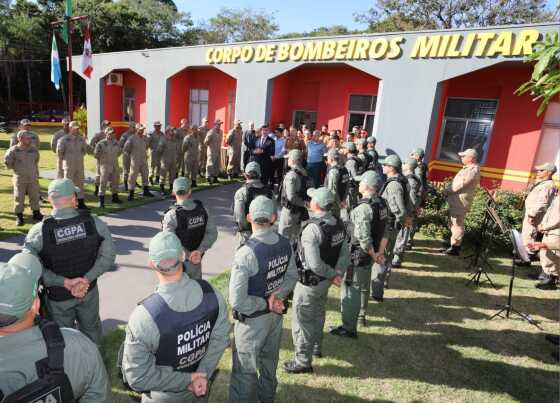 Riedel se reune com bombeiros e policiais que atuaram no Rio Grande do Sul