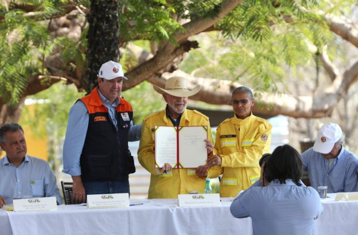 Em visita ao Pantanal, Lula sanciona política para uso controlado do fogo