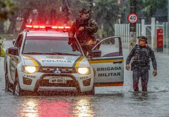 Porto Alegre enfrenta chuva forte e bairro Menino Deus volta a alagar