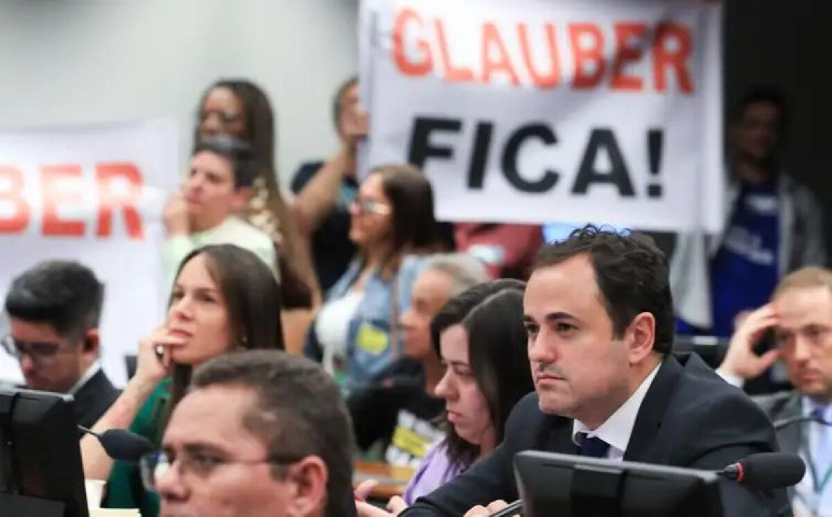 Relatório pede abertura de processo contra deputado Glauber Braga