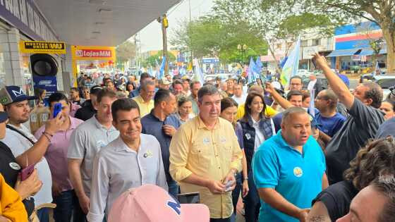 Marçal Filho e Eduardo Riedel realizam caminhada em Dourados