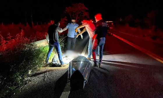 Corpo em estado avançado de decomposição é encontrado em beira de estrada