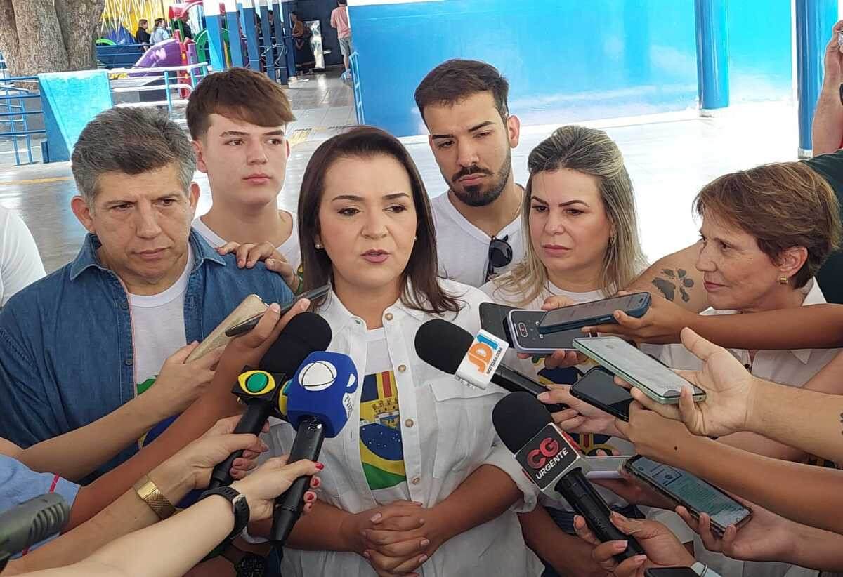 Adriane Lopes vota e reafirma compromisso com Campo Grande