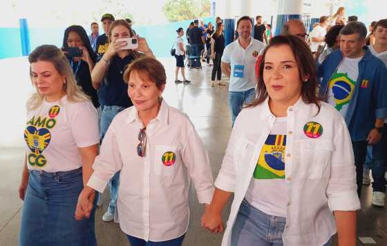 Adriane Lopes vota e reafirma compromisso com Campo Grande