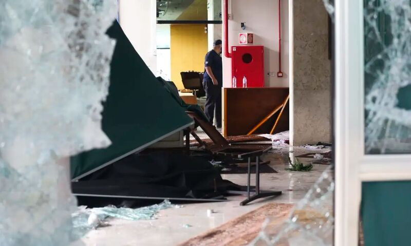 Palácio do Supremo Tribunal Federal e destruído após atos terroristas no ultimo domingo