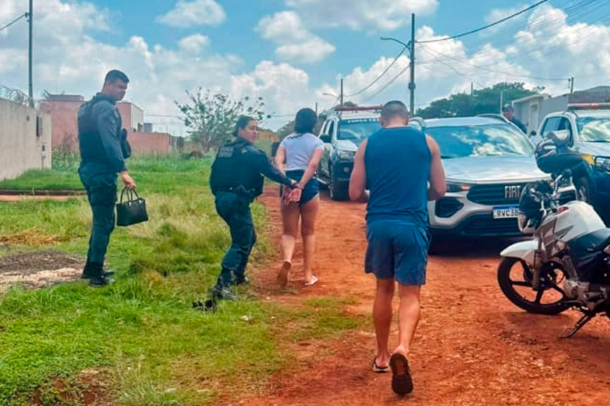 Casal de assaltantes são detidos por populares em tentativa de roubo