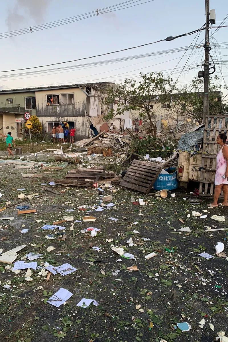 Desabamento de prédio mata três pessoas em Maceió