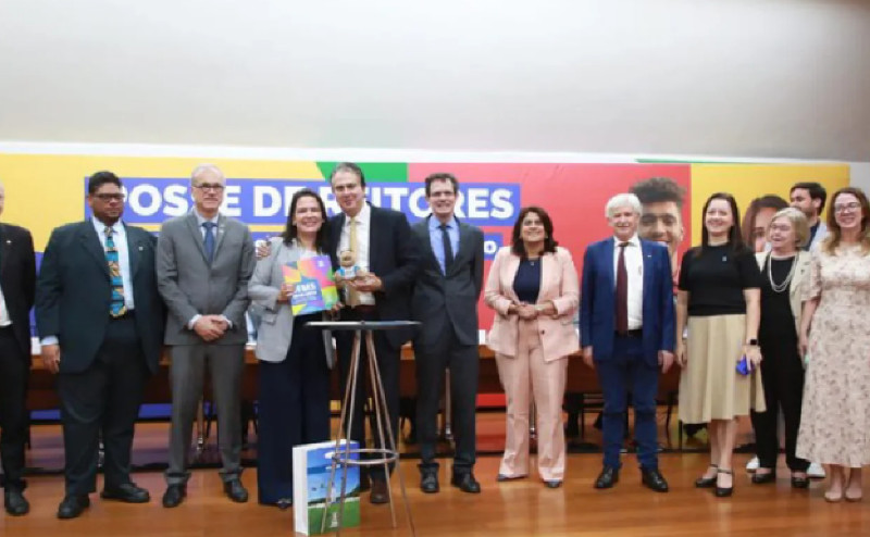 Além de Camila Brandão, 11 reitores de universidades federais e três dirigentes de institutos federais foram empossados durante a cerimônia