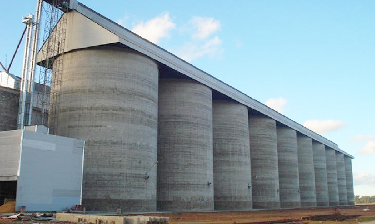Armaz&eacute;m Silos de gr&atilde;os da unidade de Sidrol&acirc;ndia da Conab