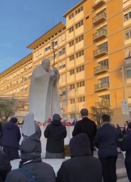 Papa Francisco tem dois episódios de insuficiência respiratória aguda