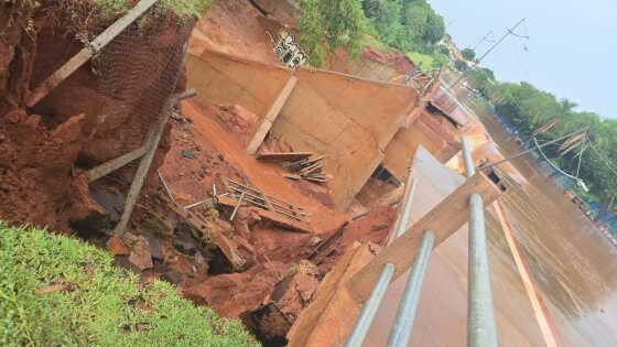 Calçada do Lago do Amor cede novamente após forte chuva em Campo Grande