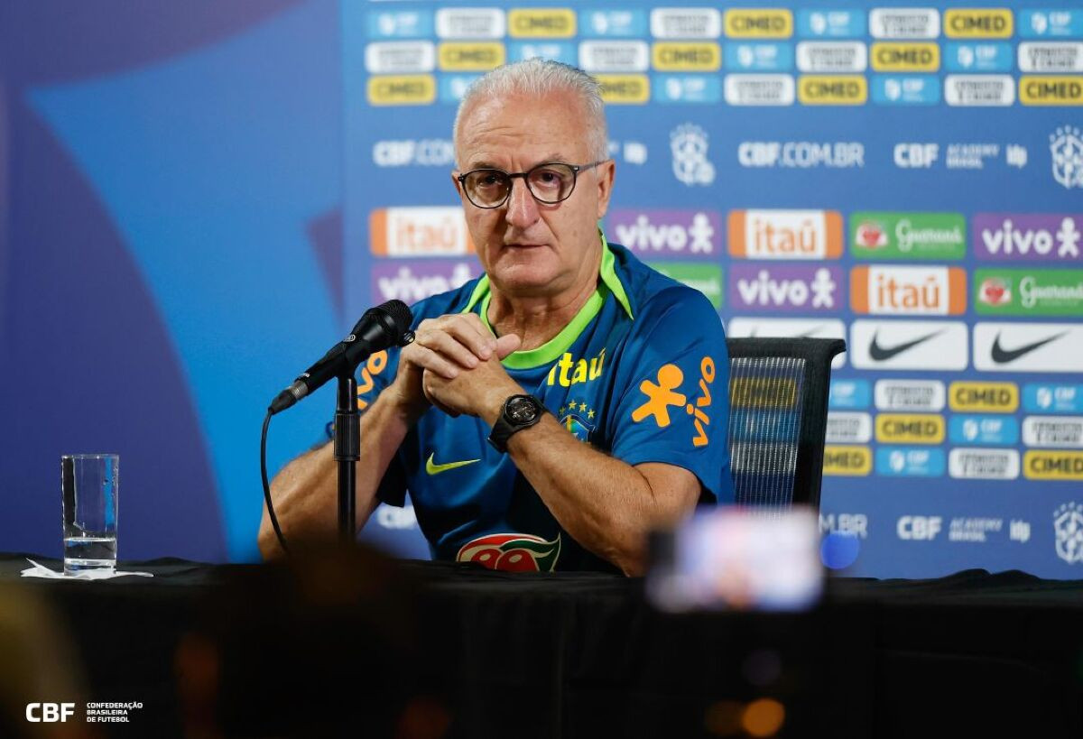 Dorival Jr. durante entrevista coletiva antes de Brasil & Argentina