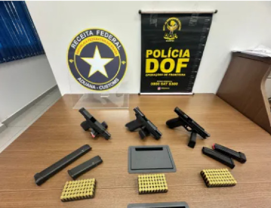 Receita Federal apreende armas, eletrônicos e mais de 2 mil cigarros eletrônicos