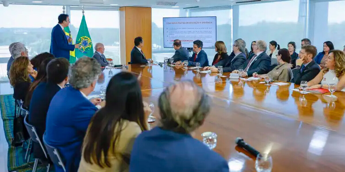 Decreto define medicina, direito e odonto como cursos presenciais