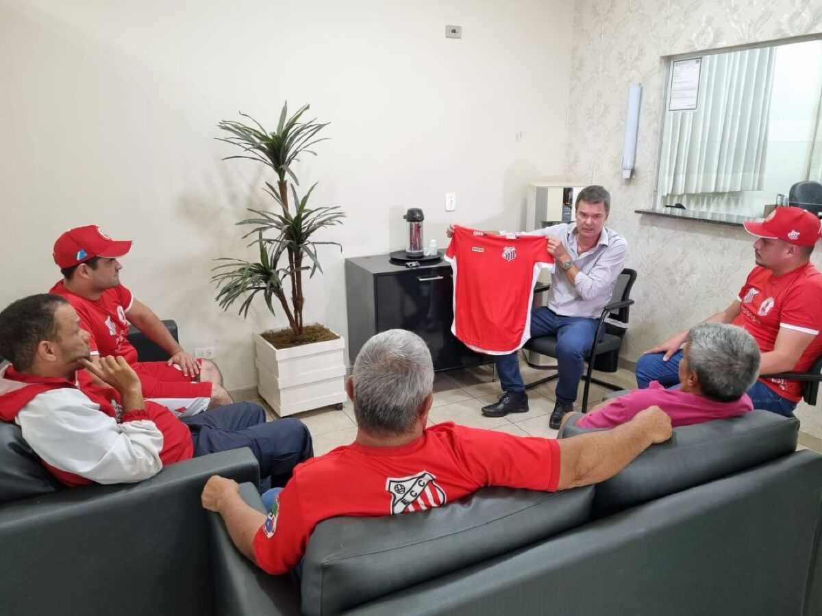 Presidente Marlon do Comercial e torcedores das organizadas do clube