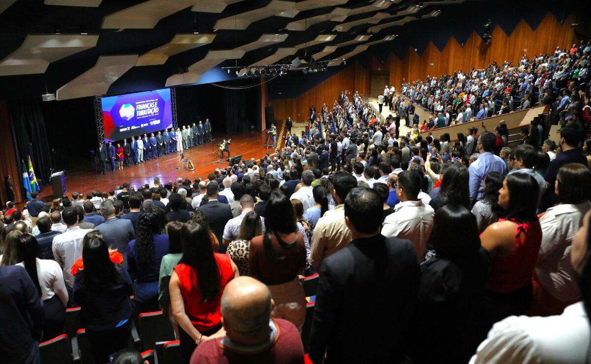 Governador Eduardo Riedel lidera debate sobre reforma tributária em Mato Grosso do Sul