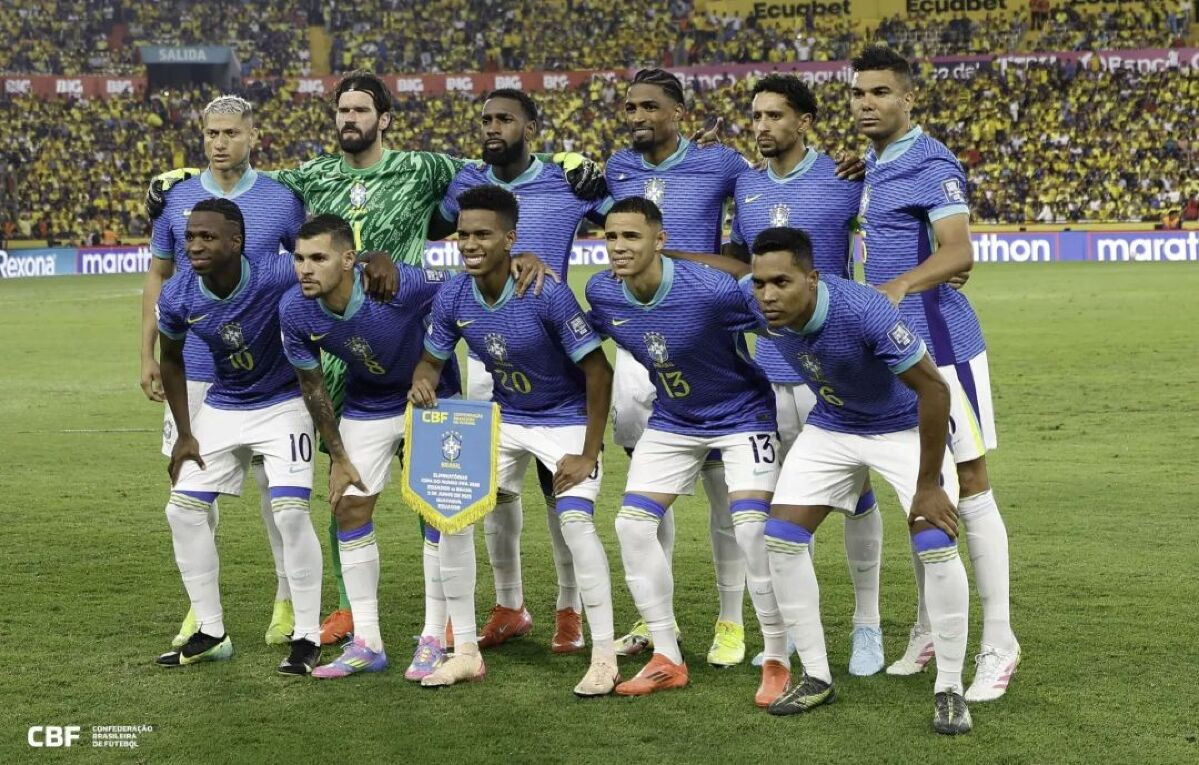 Primeira escalação de Carlo Ancelotti na sua estreia na seleção brasileira