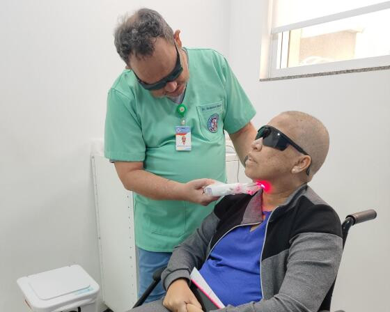 Julho Verde: Hospital de Câncer abre mês de alerta com entrega de laringes eletrônicas e coral de pacientes