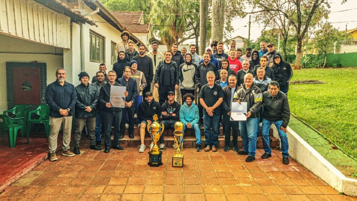 Vereador Herculano, Presidente Nelson, diretoria e jogadores +comissão técnica