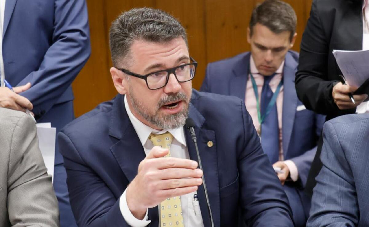 Marcos Pollon protocola impeachment de Lula por crise com os EUA