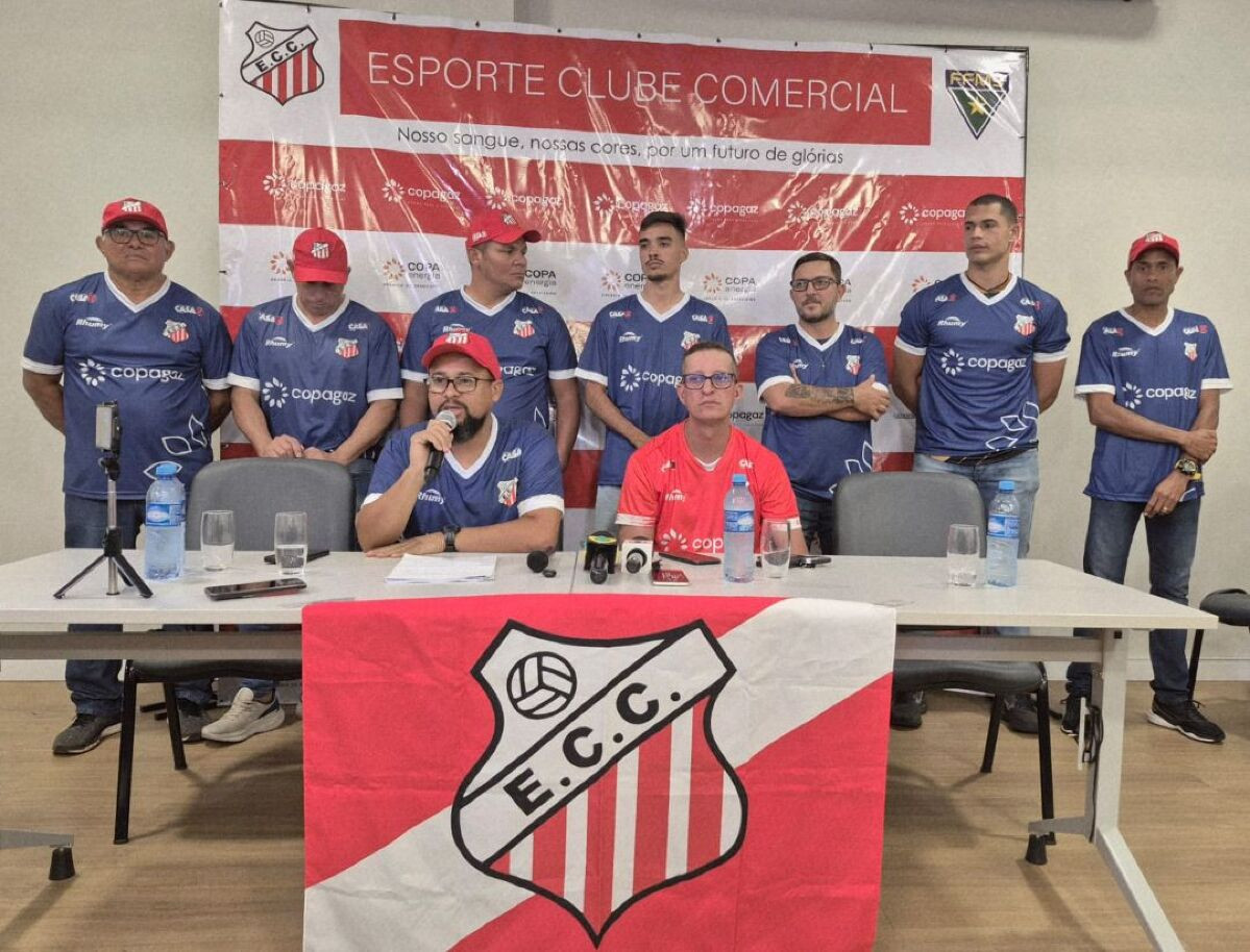 Tiago Batizoco sua comissão técnica do Comercial