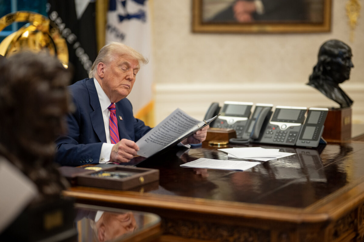 Donald Trump assina ordem executiva e classifica Brasil como ameaça à segurança nacional dos EUA