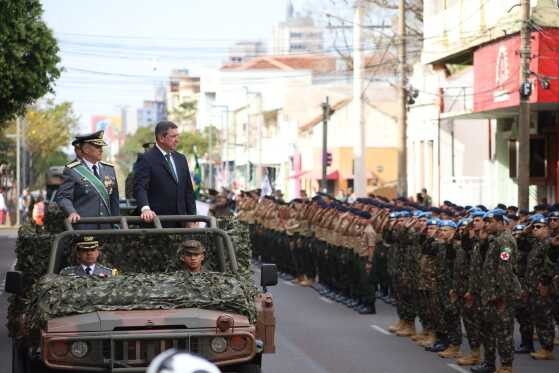 Desfile da Independência reúne 15 mil pessoas em Campo Grande