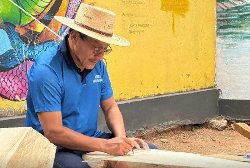 Mestre Alcides Ribeiro e Roberto Corrêa mantêm viva a tradição da viola de cocho no Pantanal