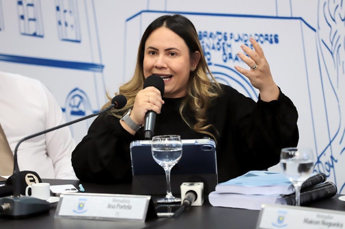 Vereadora Ana Portela na apresentação do Relatório da CPI do Transporte Público